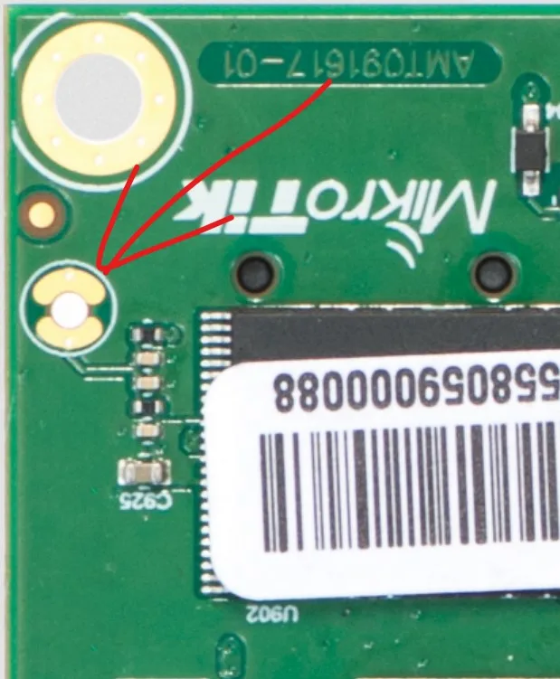 MikroTik reset - zworka na płytce PCB